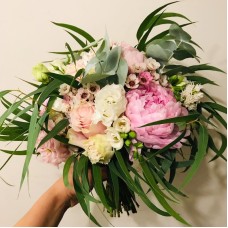 Bridal bouquet with a green accent